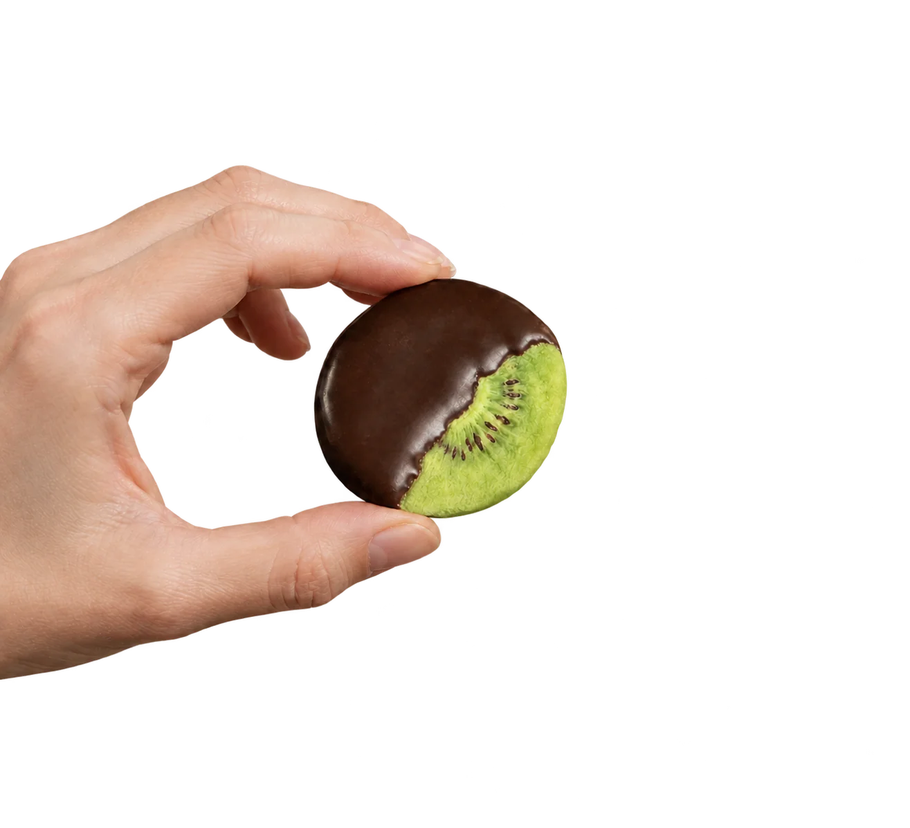 Mão segurando um kiwi drageado